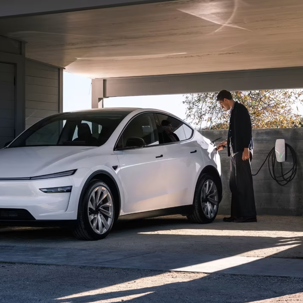 Tesla snel thuis opladen met een wall connector autolader.