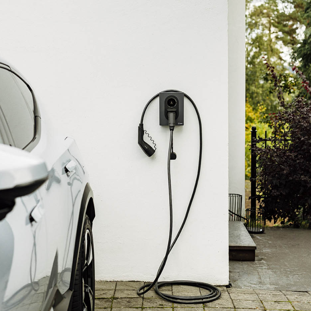 Gebruik de zaptec go 2 autolader om je elektrische auto op te laden met zonnestroom.