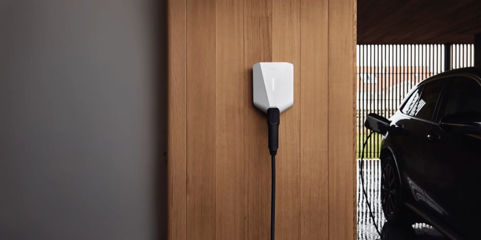 Easee Charge Up slimme en makkelijk te gebruiken laadstation voor thuis elektrische auto laden.